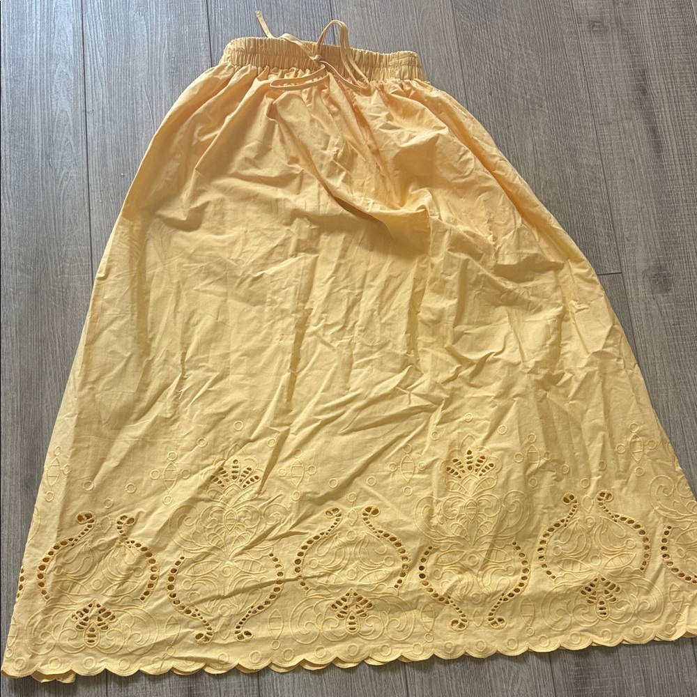 Moon River Yellow eyelet Embroidered Women's Skirt xs like new